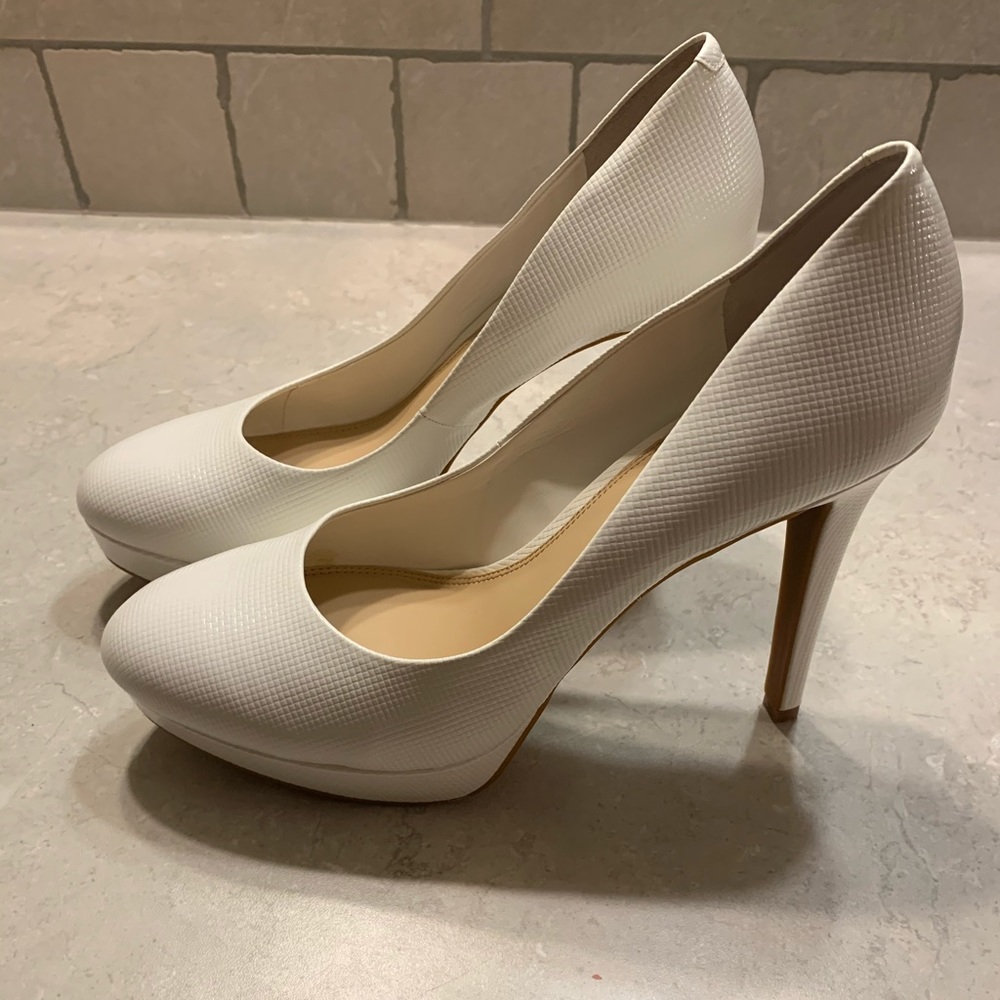 Gianni Bini white heels